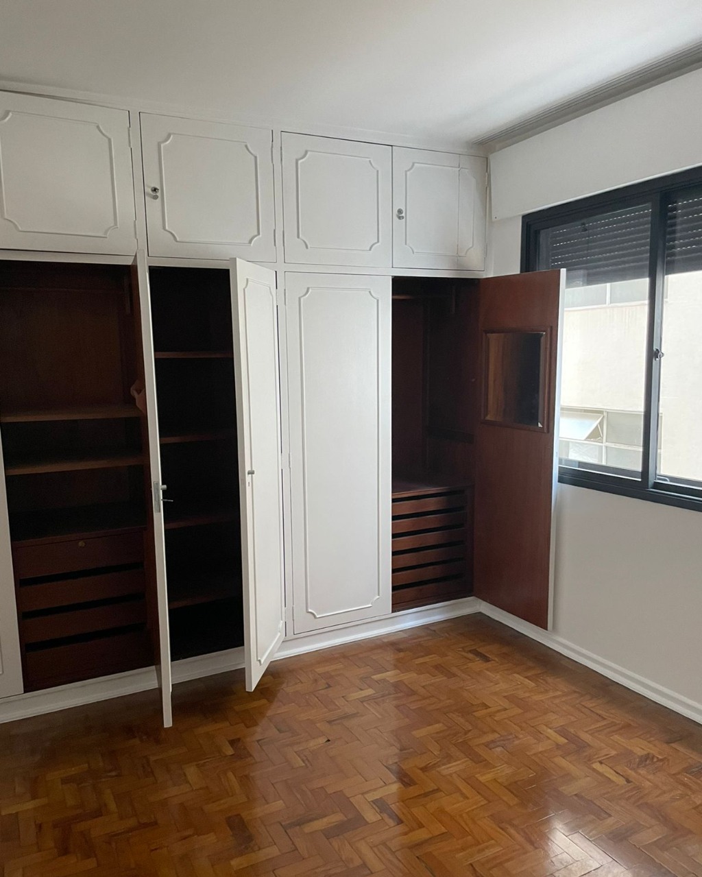 Apartamento para alugar com 3 quartos, 175m² - Foto 2