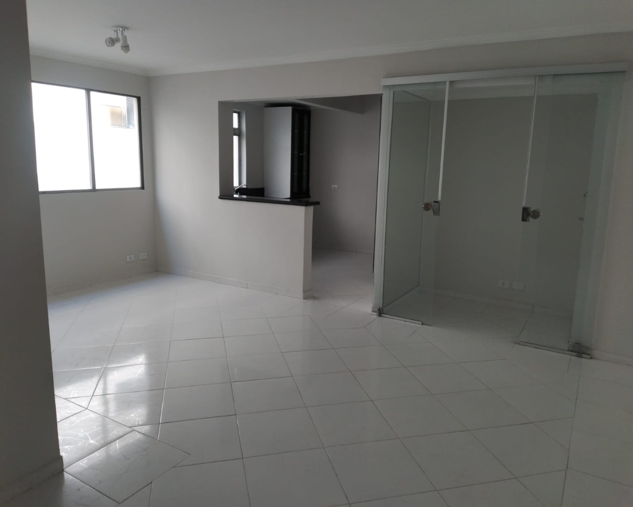 Apartamento à venda com 2 quartos, 70m² - Foto 1