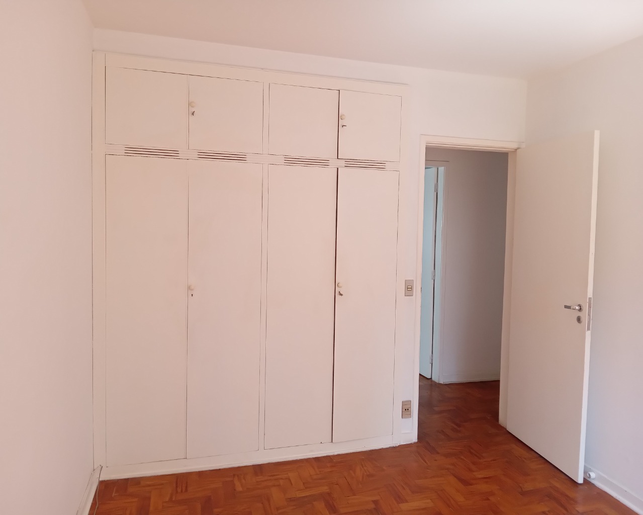 Apartamento para alugar com 3 quartos, 130m² - Foto 14