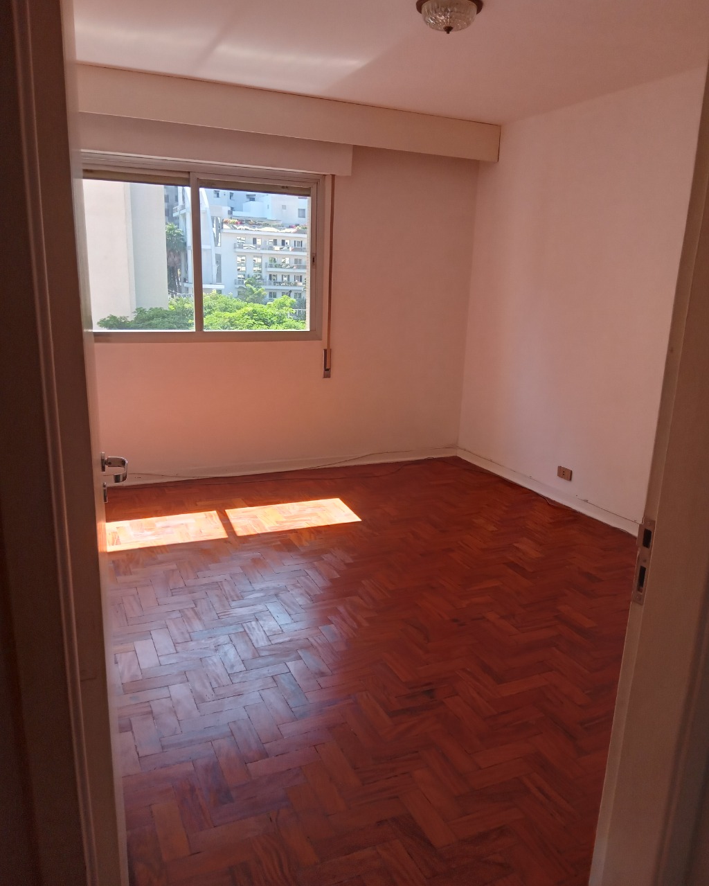 Apartamento para alugar com 3 quartos, 130m² - Foto 12