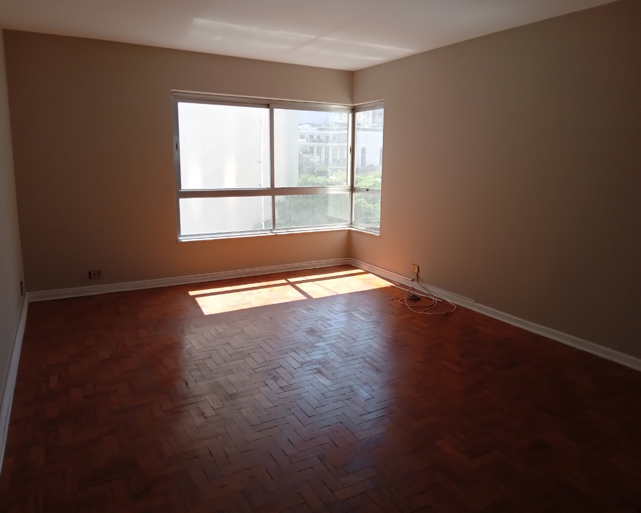 Apartamento para alugar com 3 quartos, 130m² - Foto 2