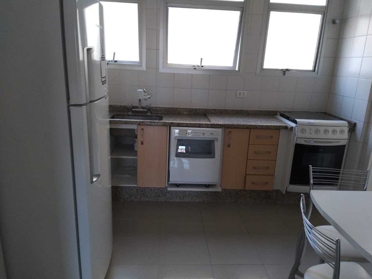 Apartamento para alugar com 3 quartos, 110m² - Foto 11