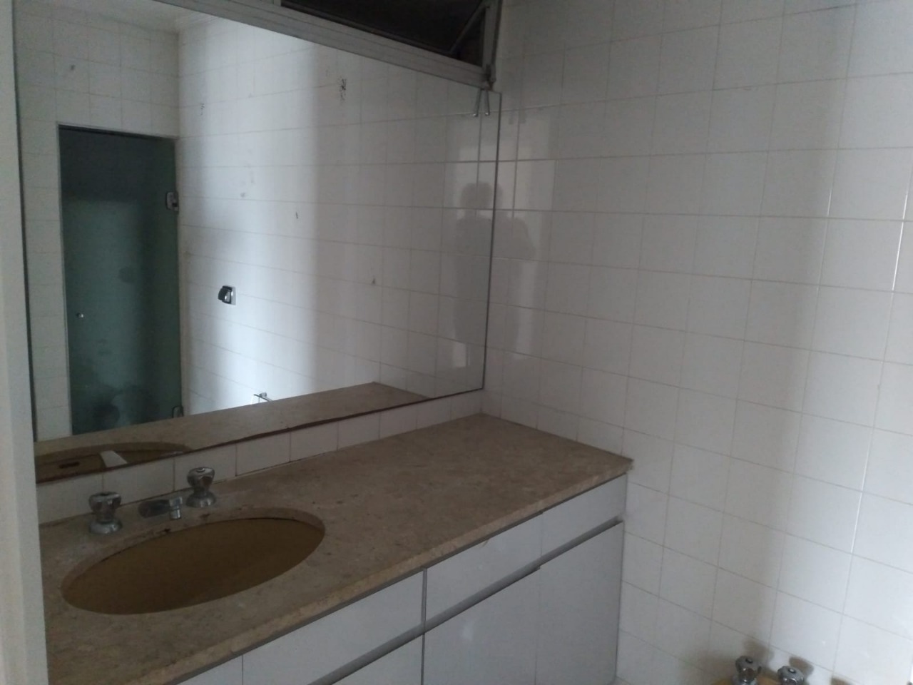 Apartamento para alugar com 3 quartos, 130m² - Foto 15