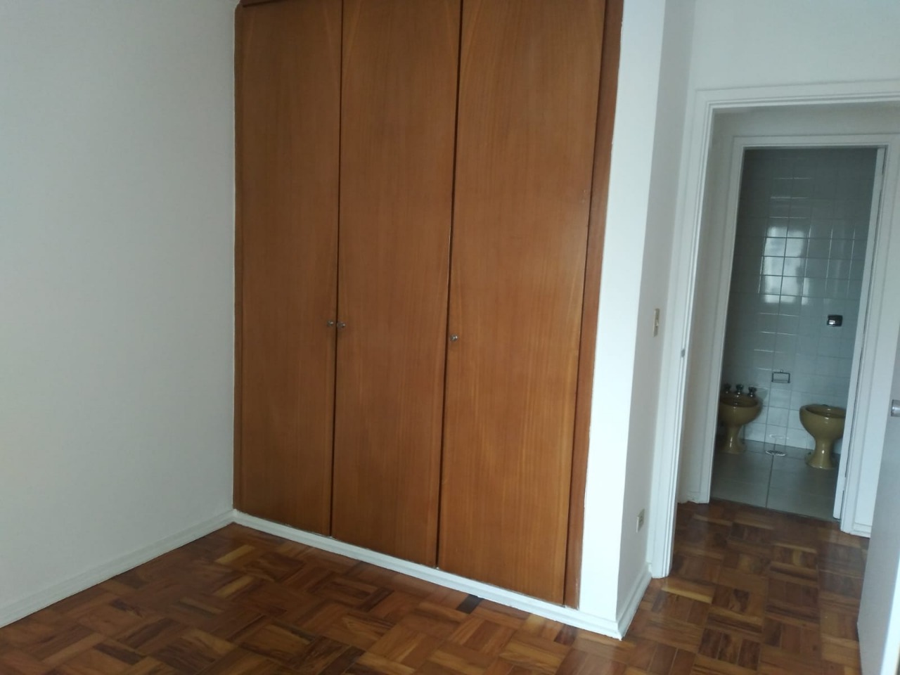 Apartamento para alugar com 3 quartos, 130m² - Foto 11