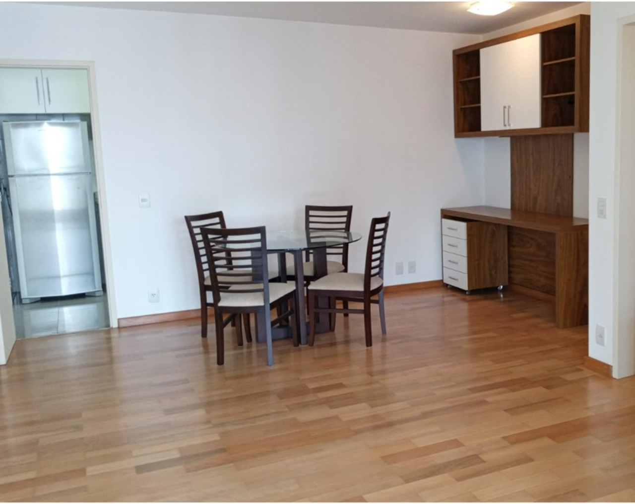 Apartamento para alugar com 3 quartos, 107m² - Foto 2