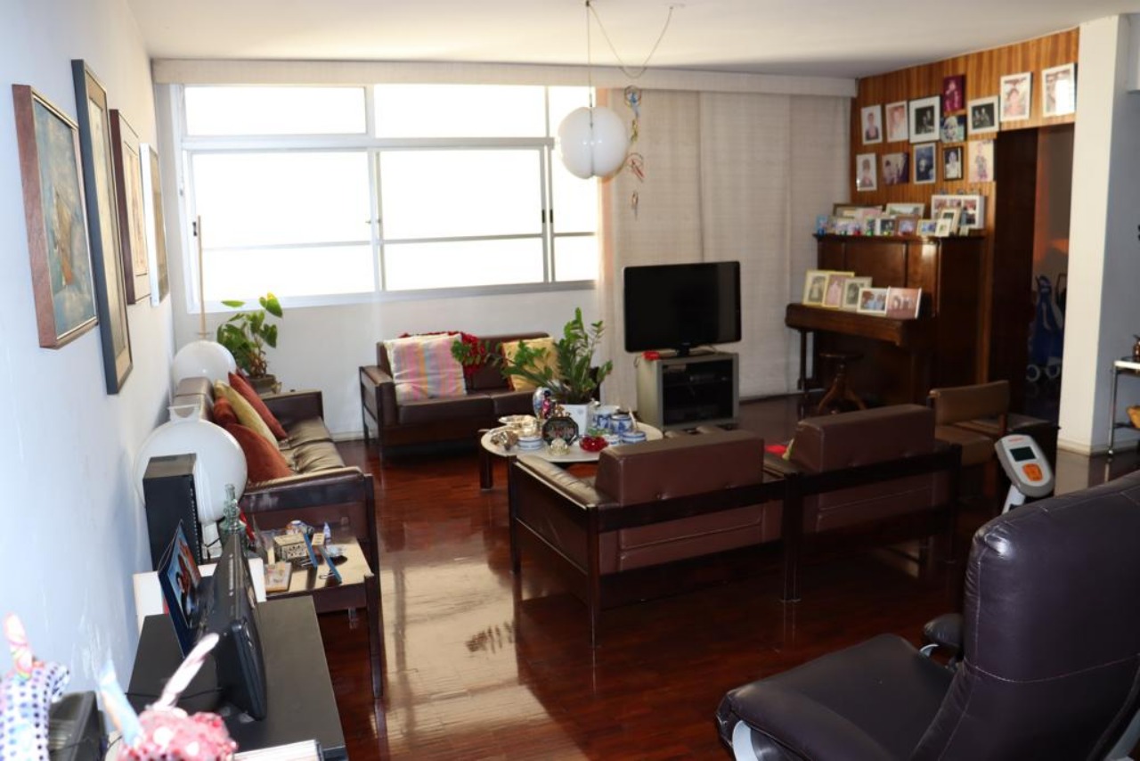 Apartamento à venda com 3 quartos, 200m² - Foto 2