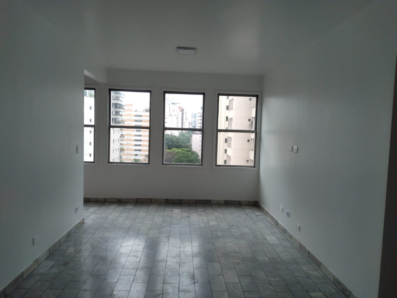 Apartamento para alugar com 3 quartos, 110m² - Foto 1