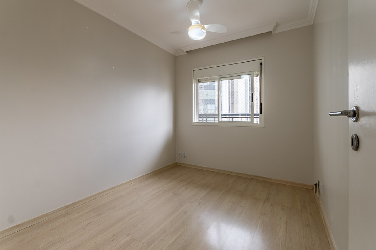 Apartamento para alugar com 4 quartos, 140m² - Foto 18