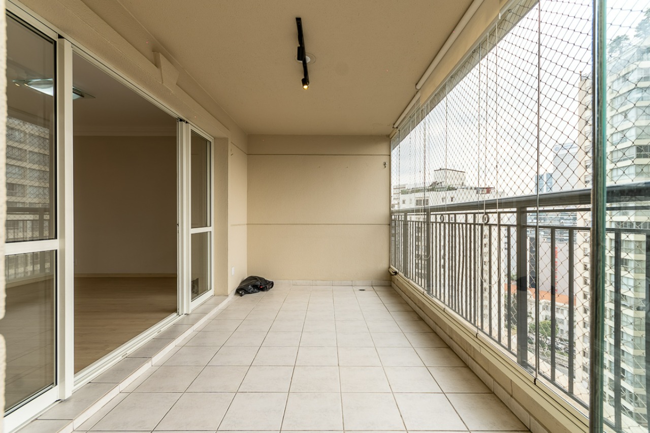 Apartamento para alugar com 4 quartos, 140m² - Foto 11