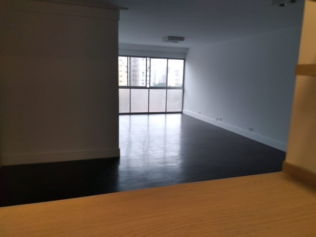 Apartamento para alugar com 3 quartos, 130m² - Foto 1