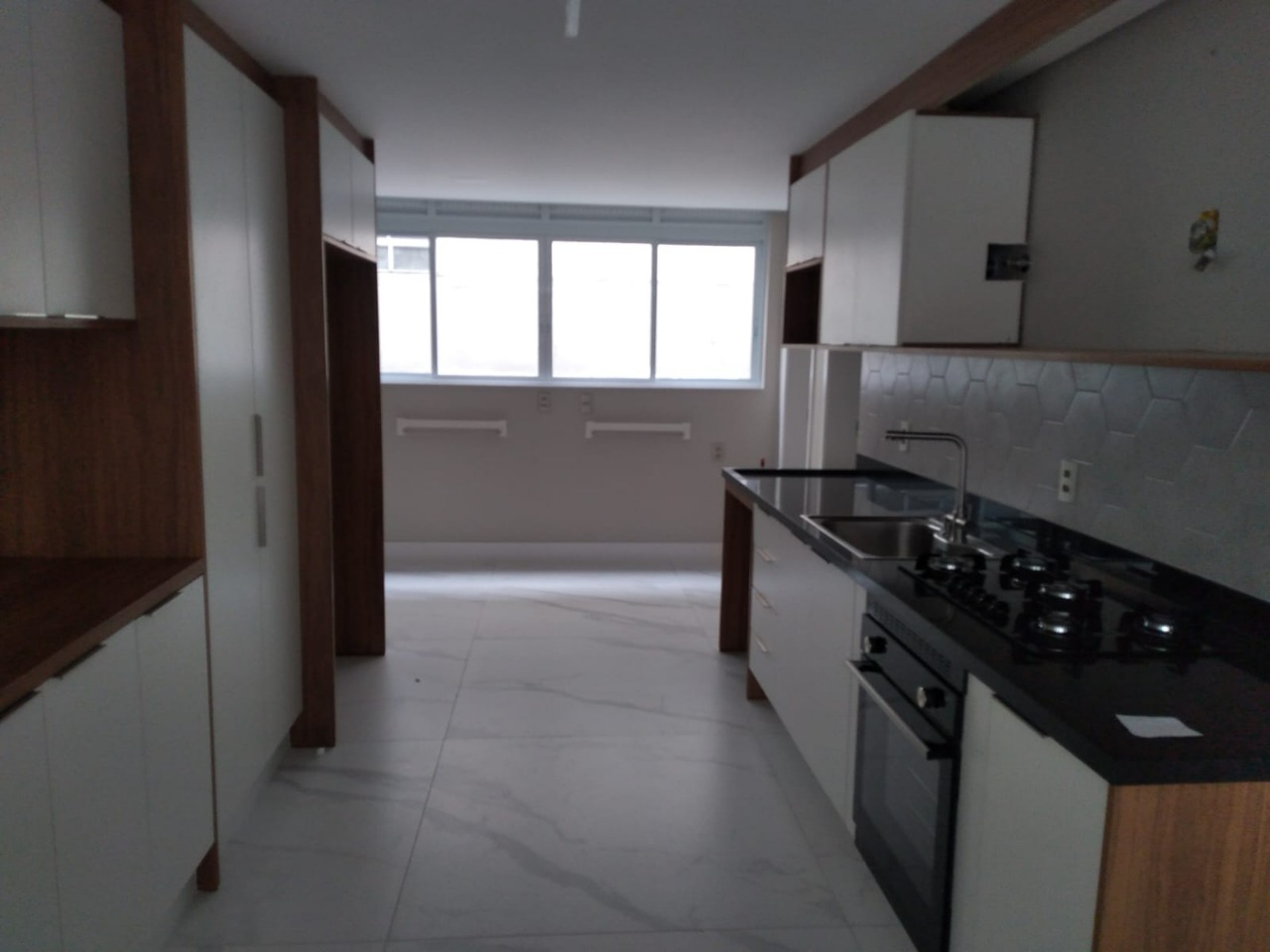 Apartamento para alugar com 3 quartos, 138m² - Foto 15