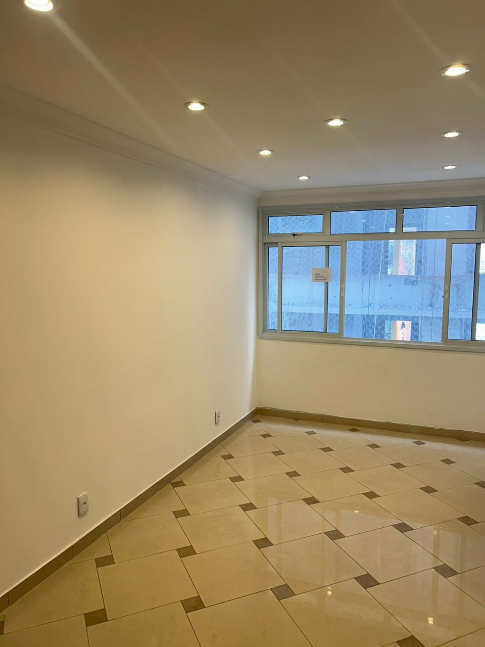 Apartamento para alugar com 3 quartos, 110m² - Foto 2