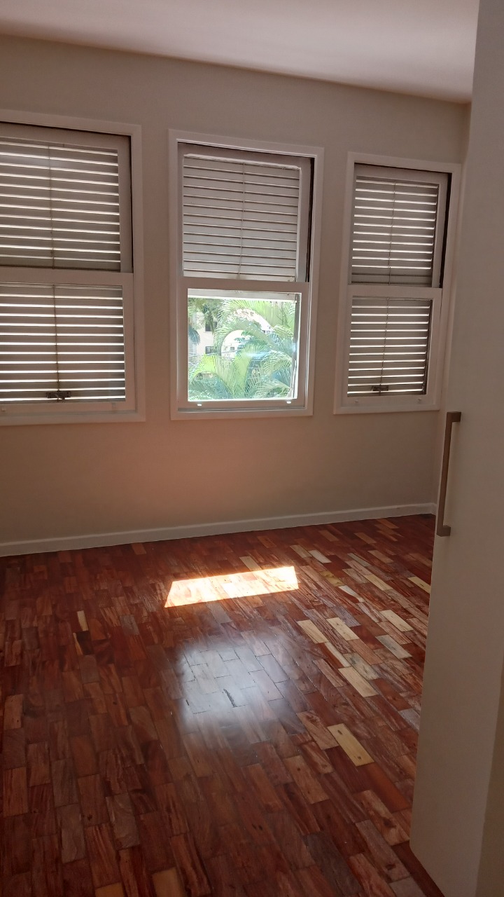 Apartamento para alugar com 3 quartos, 110m² - Foto 13