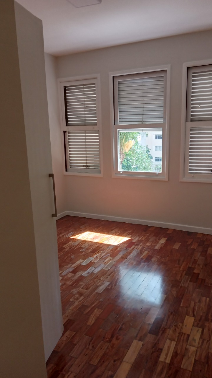 Apartamento para alugar com 3 quartos, 110m² - Foto 17