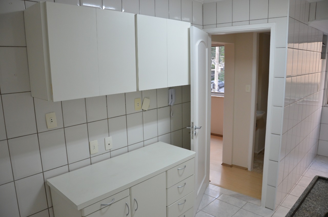 Apartamento à venda com 2 quartos, 77m² - Foto 4