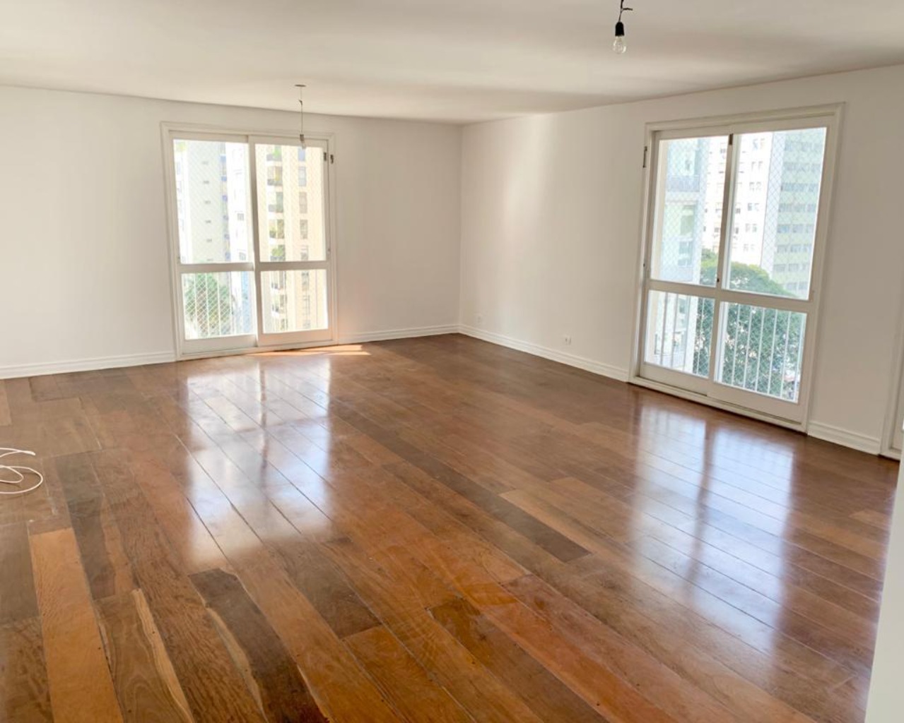 Apartamento para alugar com 4 quartos, 250m² - Foto 1