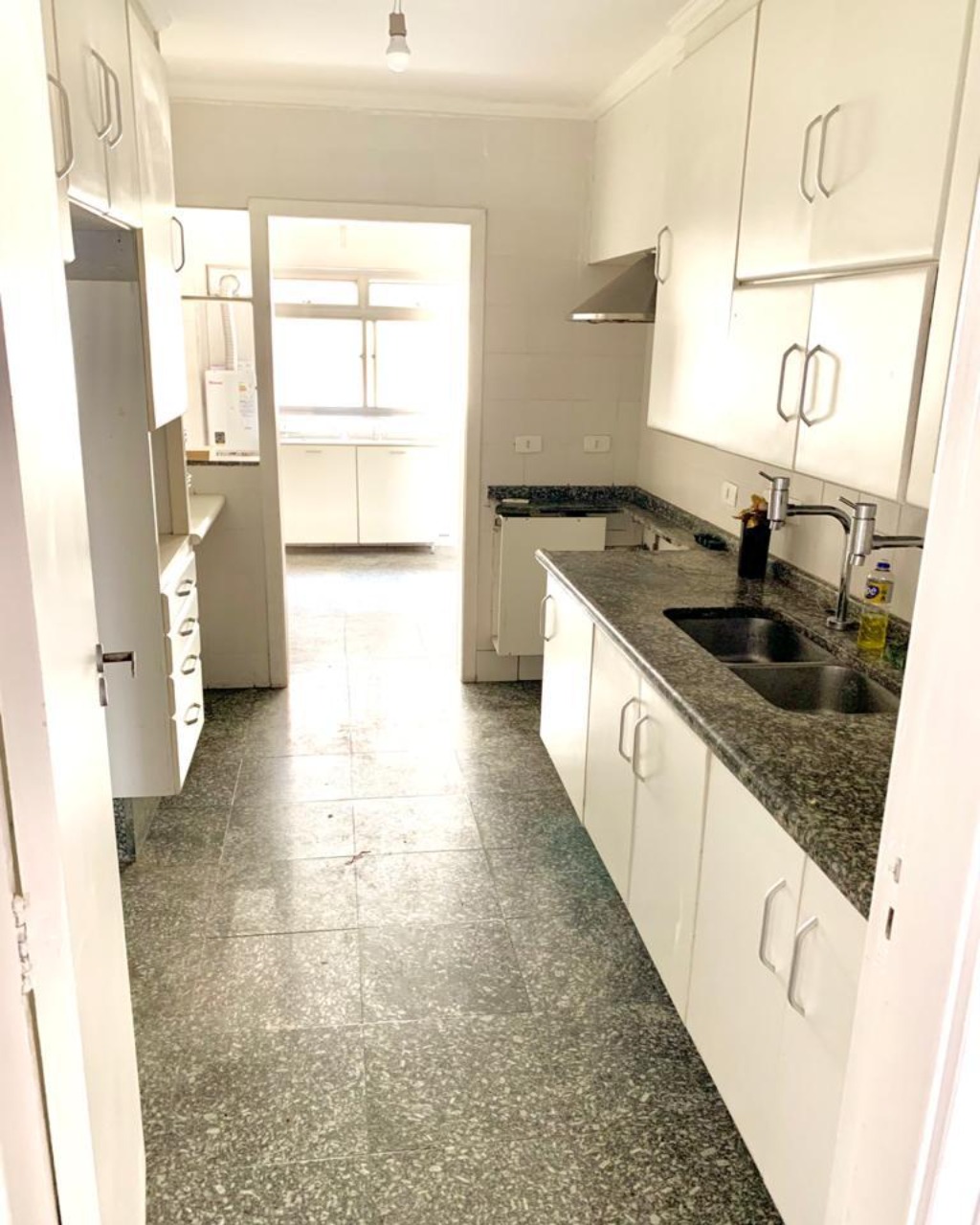 Apartamento para alugar com 4 quartos, 250m² - Foto 4