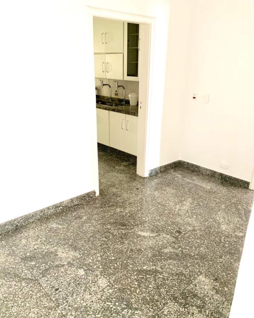 Apartamento para alugar com 4 quartos, 250m² - Foto 5