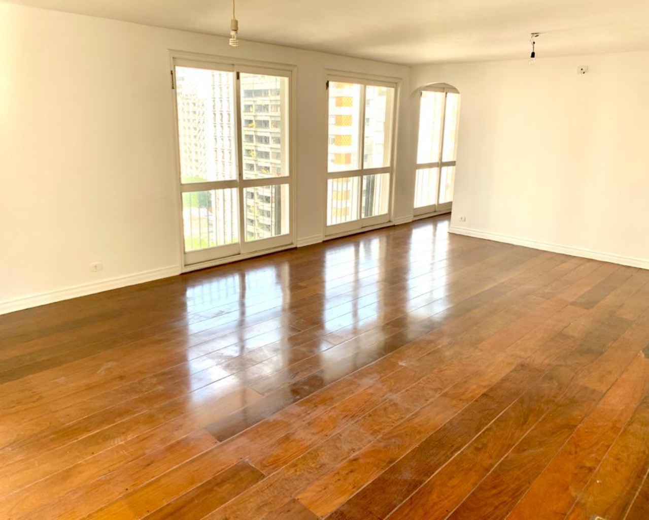 Apartamento para alugar com 4 quartos, 250m² - Foto 13