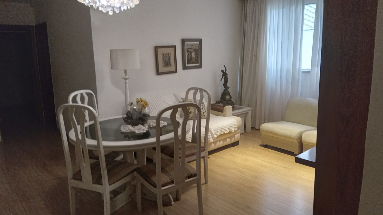 Apartamento à venda com 2 quartos, 70m² - Foto 2