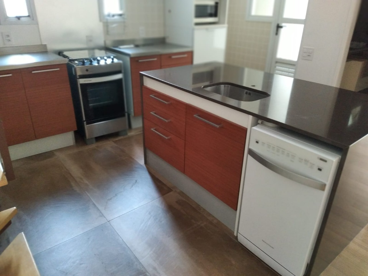 Apartamento para alugar com 2 quartos, 95m² - Foto 14