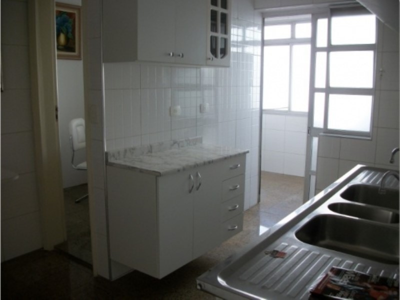 Apartamento para alugar com 3 quartos, 110m² - Foto 17