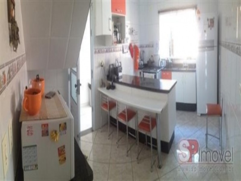 Sobrado à venda com 3 quartos, 200m² - Foto 4