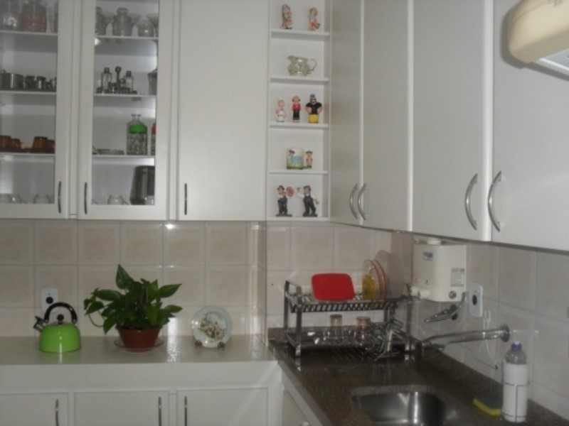 Apartamento à venda com 3 quartos, 98m² - Foto 2