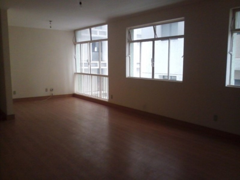 Apartamento para alugar com 3 quartos, 140m² - Foto 1