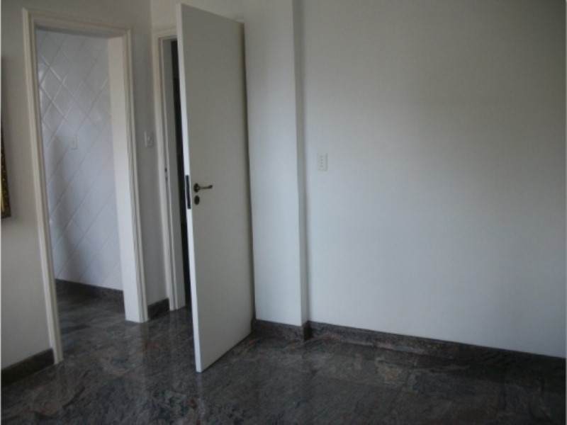 Apartamento para alugar com 3 quartos, 200m² - Foto 1