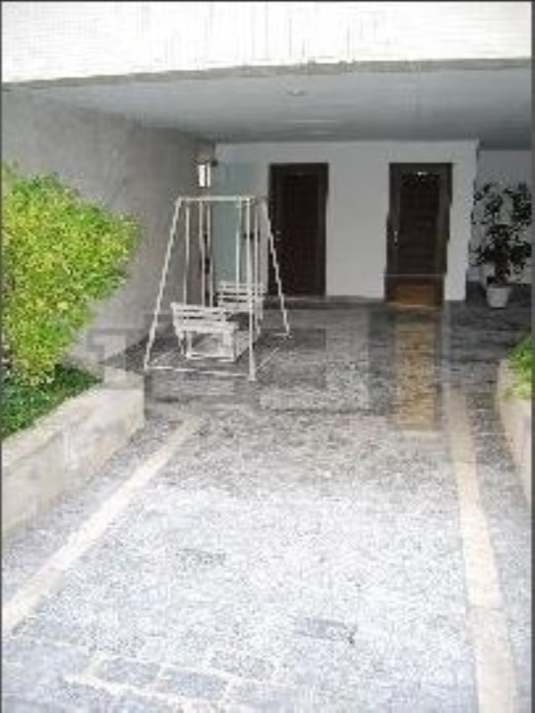 Apartamento para alugar com 3 quartos, 130m² - Foto 2