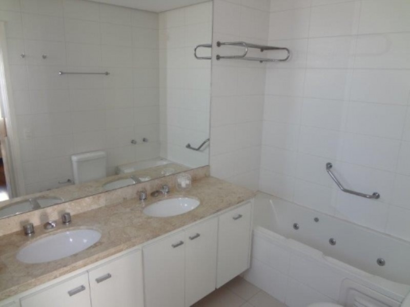 Apartamento para alugar com 3 quartos, 205m² - Foto 35