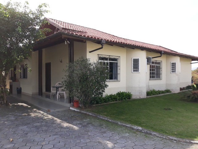 Casa à venda com 4 quartos, 1500m² - Foto 2