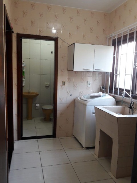 Casa à venda com 4 quartos, 140m² - Foto 2