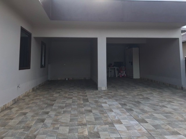 Casa à venda com 5 quartos, 194m² - Foto 4