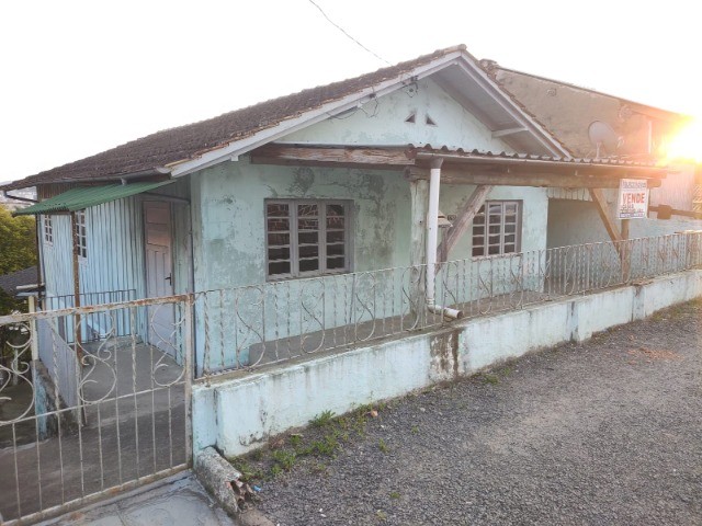 Casa à venda com 6 quartos, 200m² - Foto 30