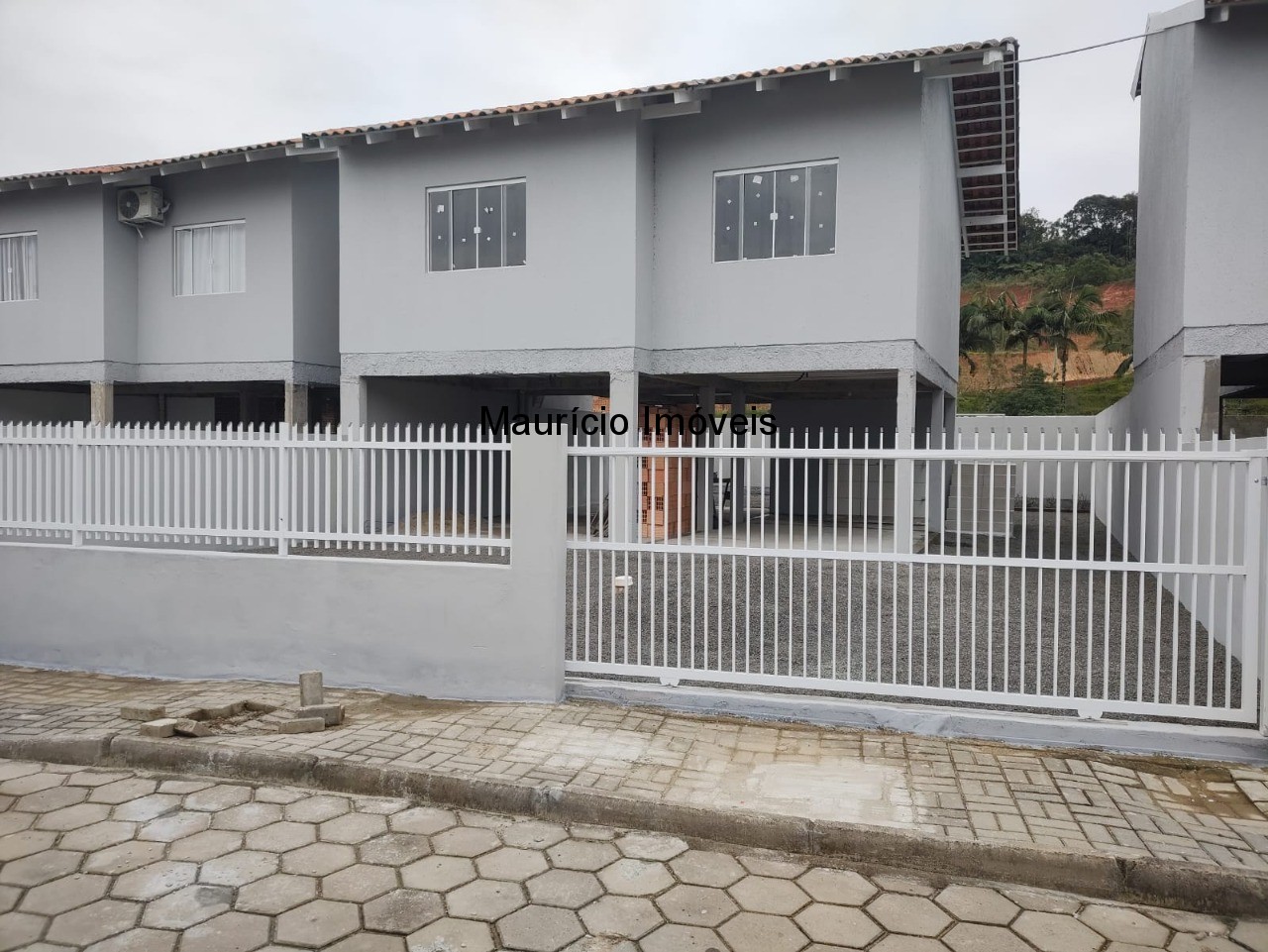 Casa à venda com 2 quartos, 200m² - Foto 1