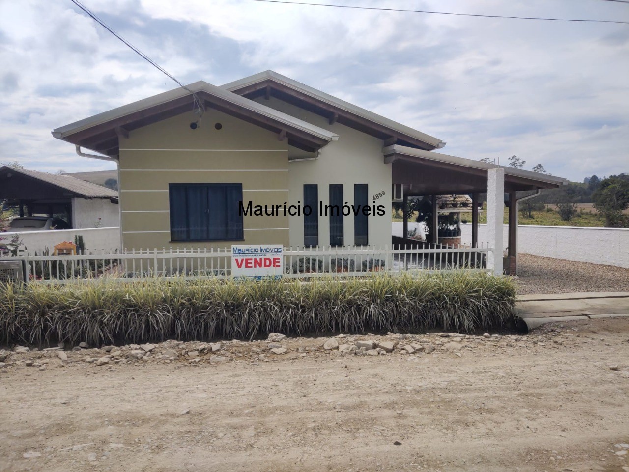 Casa à venda com 3 quartos, 300m² - Foto 1