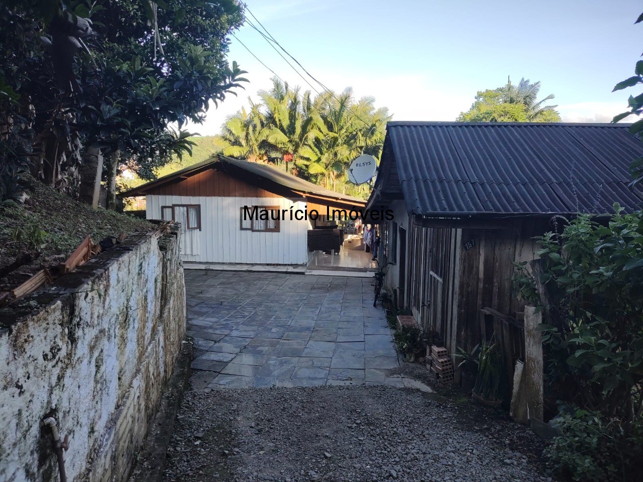 Casa à venda com 3 quartos, 100m² - Foto 1