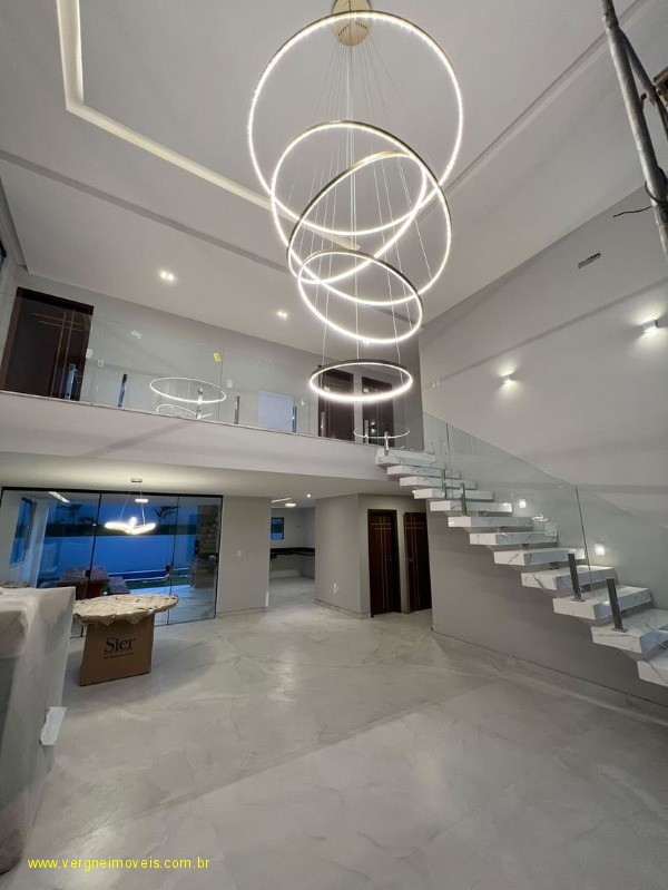 Casa à venda com 5 quartos, 360m² - Foto 5