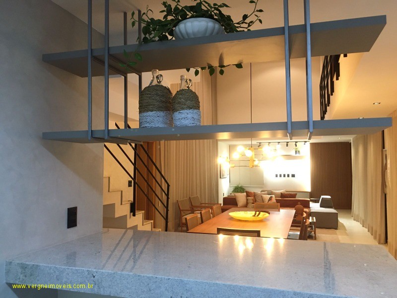 Casa à venda com 5 quartos, 308m² - Foto 14