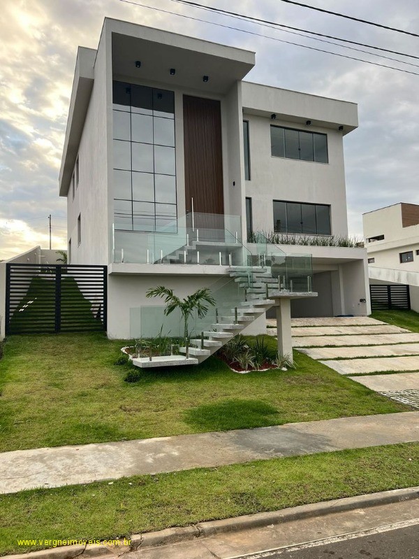 Casa à venda com 5 quartos, 360m² - Foto 2