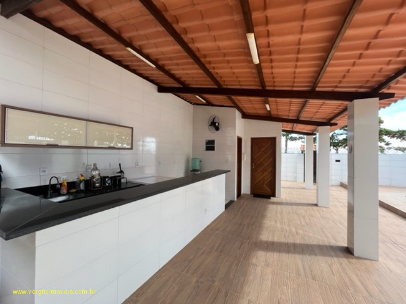 Casa à venda com 6 quartos, 750m² - Foto 2