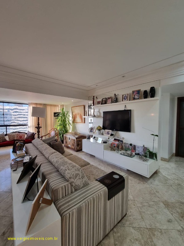 Apartamento à venda com 4 quartos, 224m² - Foto 2