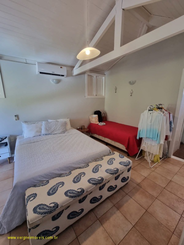 Casa de Condomínio à venda com 3 quartos, 220m² - Foto 32