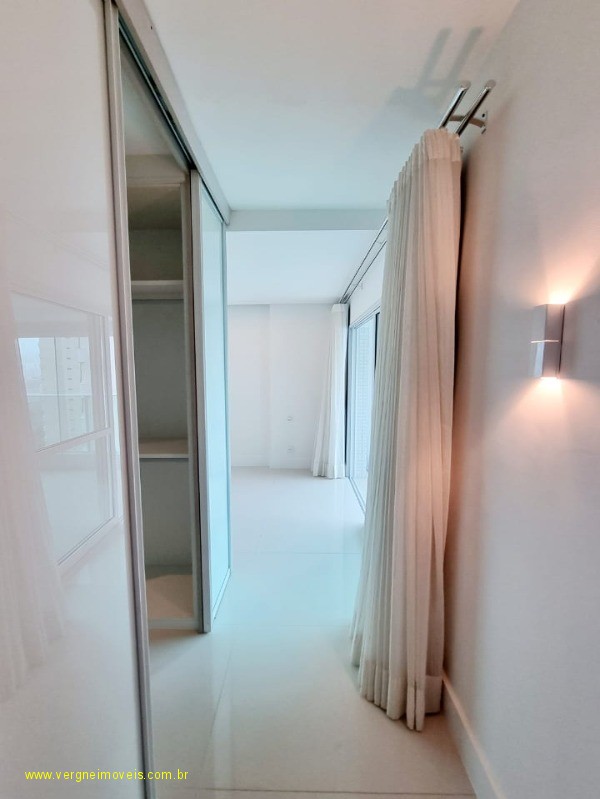 Apartamento à venda com 4 quartos, 226m² - Foto 18