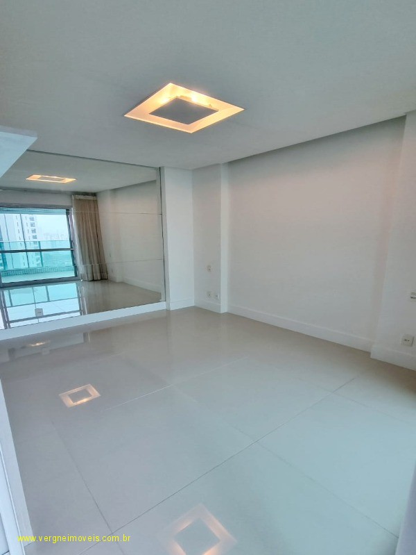 Apartamento à venda com 4 quartos, 226m² - Foto 10