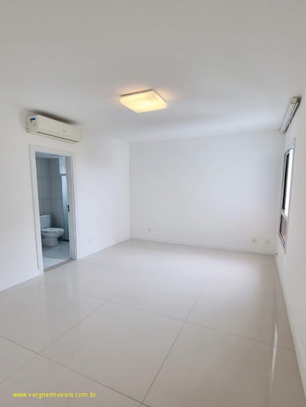 Apartamento à venda com 4 quartos, 226m² - Foto 17