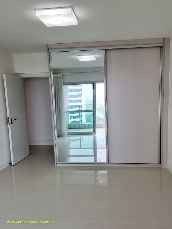 Apartamento à venda com 4 quartos, 226m² - Foto 15