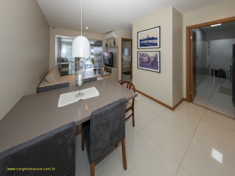 Apartamento à venda com 2 quartos, 76m² - Foto 3